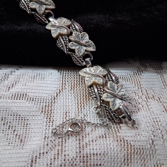 Vintage Boucher Bracelet Ivy Leaves In White Silver Tone Five Link - Picture 15 of 17